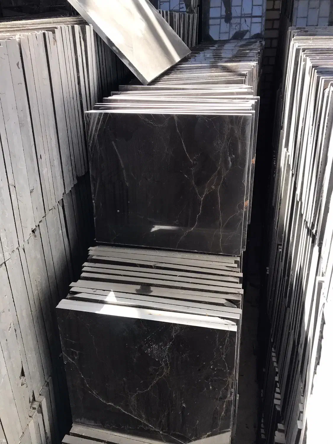 سنگ مشکی همه سایز قطر ۳ و ۲ و تیشه گندمک فقط ۳۰۰|مصالح و تجهیزات ساختمان|شیراز, ترمینال باربری|دیوار