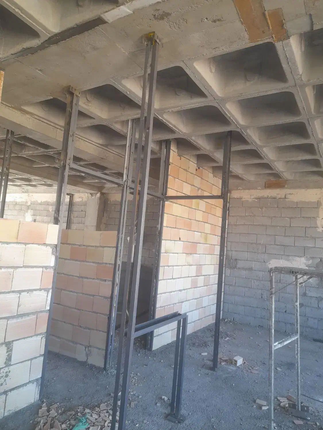 نیرو نیمه ماهر|استخدام معماری، عمران و ساختمانی|مشهد, امیر آباد|دیوار