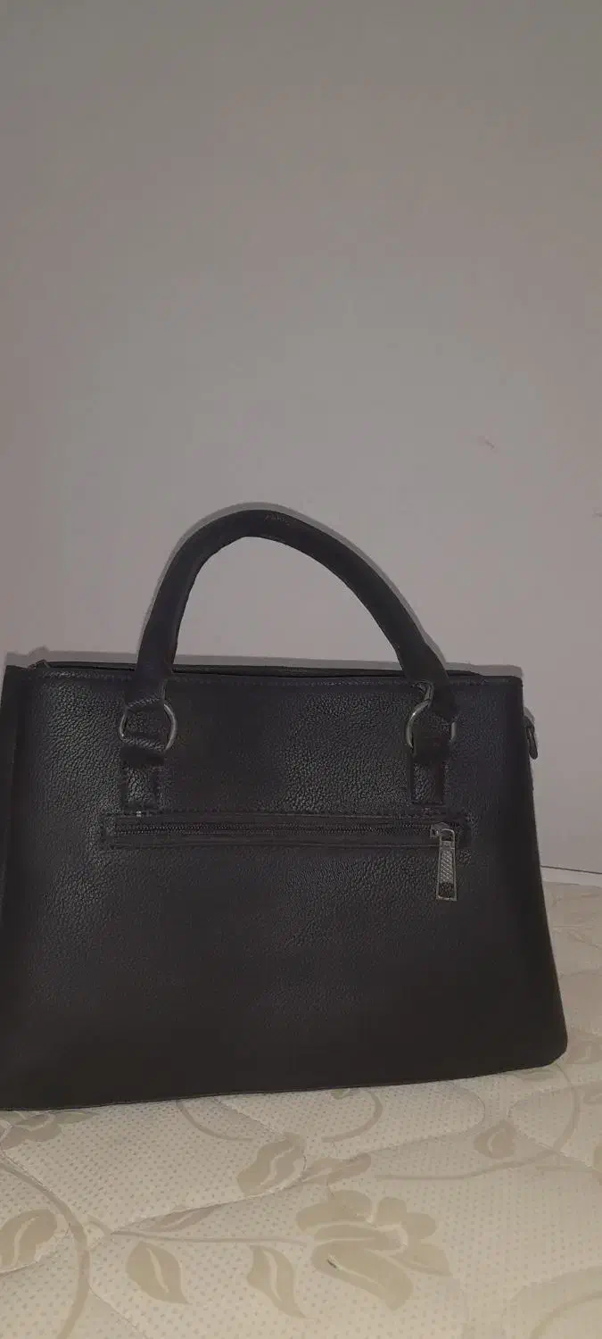 کیف مشکی|کیف، کفش، کمربند|رشت, هلال احمر|دیوار