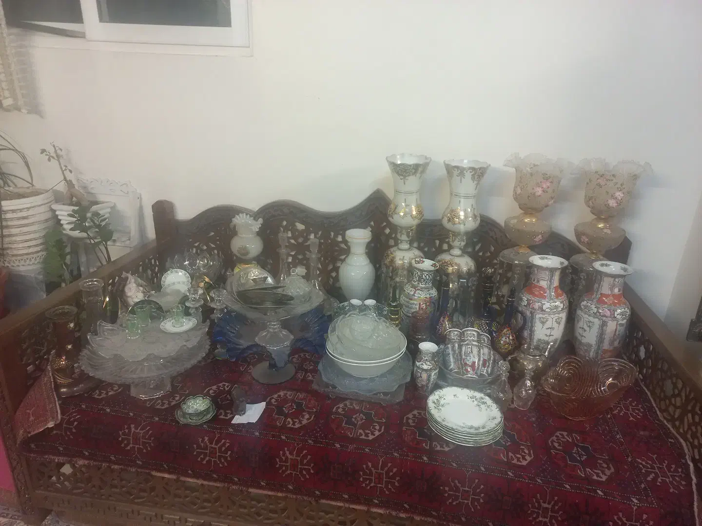 تعدادی اشیاء عتیقه بلوری و ساعت عتیقه|کلکسیون اشیاء عتیقه|اصفهان, شاهد|دیوار