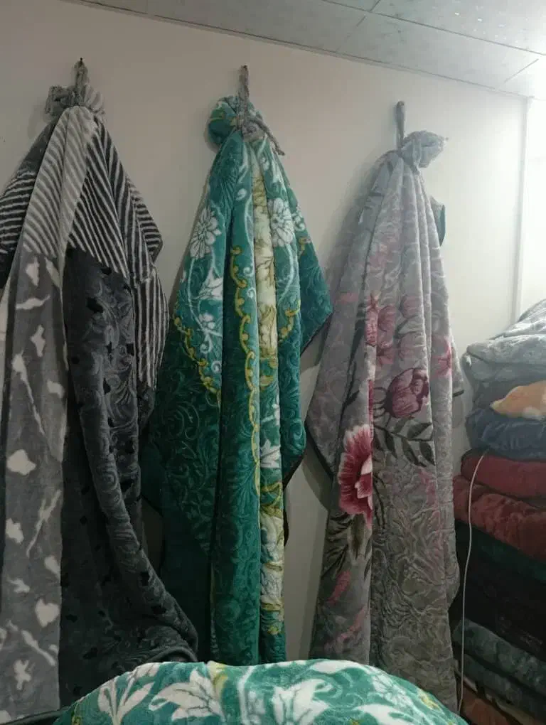 پتو کیلویی در طرح ها و رنگ های مختلف|رختخواب، بالش، پتو|محلات, |دیوار