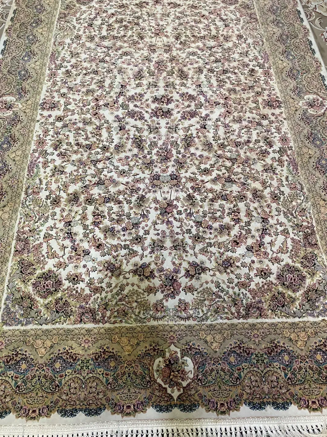 فرش ۴ متری طرح گل ریز برجسته|فرش|بهشهر, |دیوار