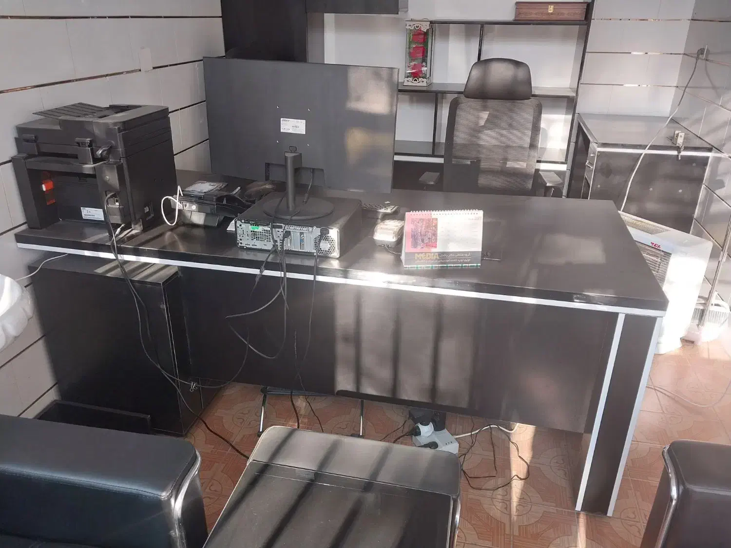 میز و صندلی مدیریتی و نیمست مبل اداری|مبلمان اداری|ورزنه, |دیوار