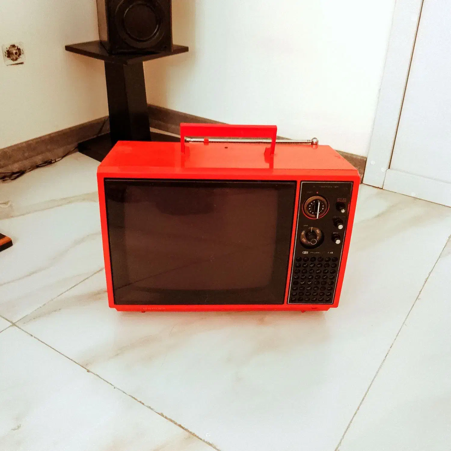 تلویزیون قدیمی 14 اینچ توشیبا اصل ژاپن خیلی تمیز|تلویزیون و پروژکتور|تهران, زرکش|دیوار