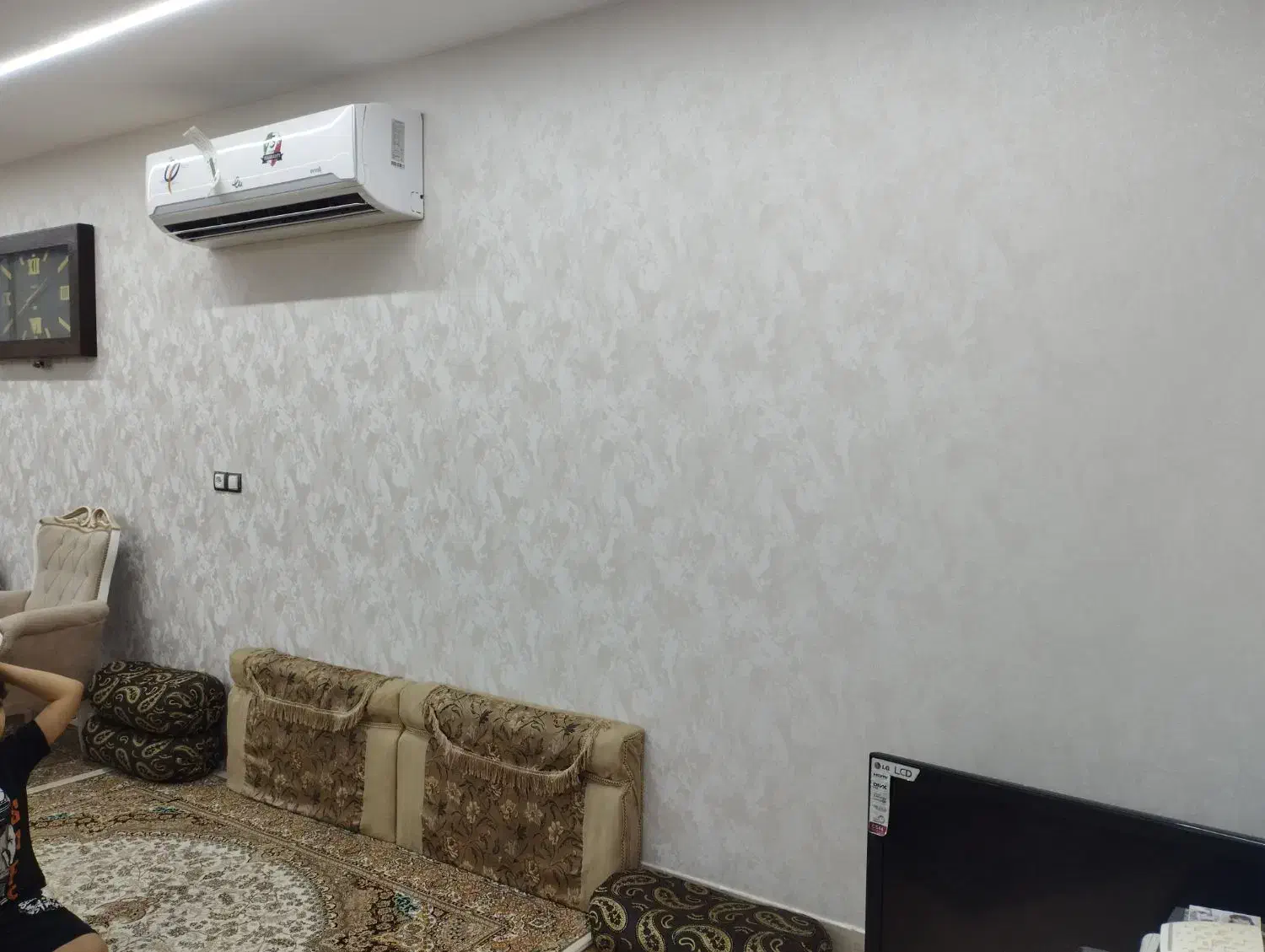 نصب کاغذ دیواری قرنیز پوستر و...|خدمات پیشه و مهارت|مرودشت, ژیان|دیوار