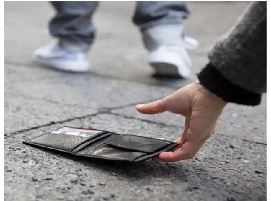 بایگانی اسناد و مدارک گمشده اداره پست مرکزی|اشیا|ساوه, |دیوار