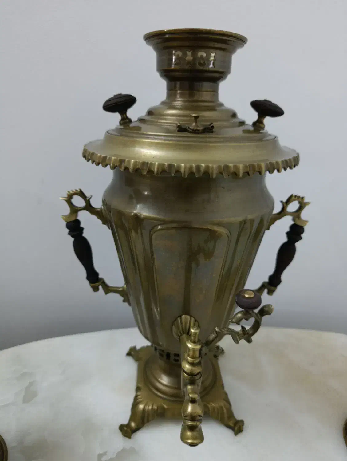 یک عدد سماور اصل روسی قدیمی زغالی مسوار|کلکسیون اشیاء عتیقه|خرمآباد, |دیوار