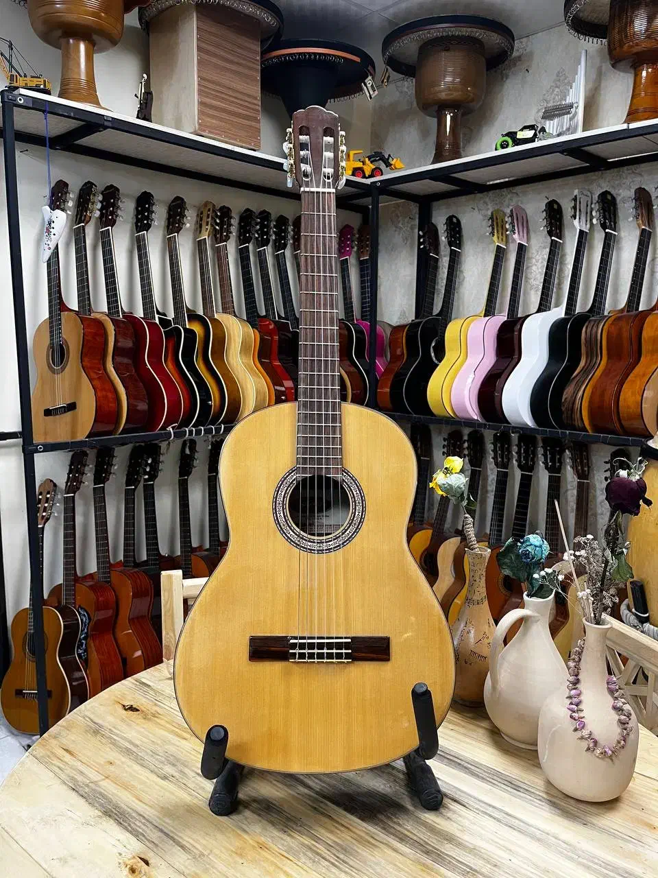گیتار سالن کاشان|گیتار، بیس، امپلیفایر|کاشان, میدان کهنه|دیوار