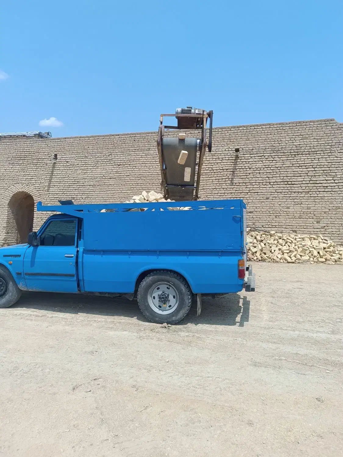 وانت سایپا نیسان کمپرسی/حمل خاک نخاله/شن ماسه|خدمات حمل و نقل|ارومیه, |دیوار