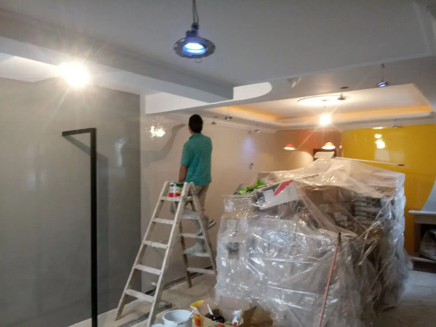 (نقاش و نقاشی ساختمان دنیز درتمام نقاط بهارستان)|خدمات پیشه و مهارت|اسلام‌شهر, شهرک واوان|دیوار