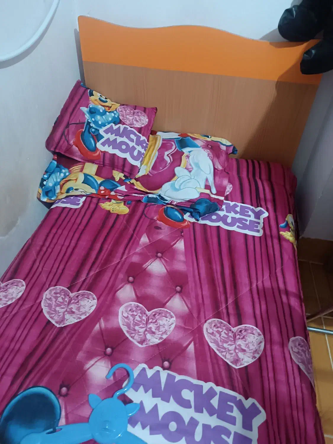 تخت نوجوان به همراه تشک|تخت و صندلی بچه|شاهرود, |دیوار