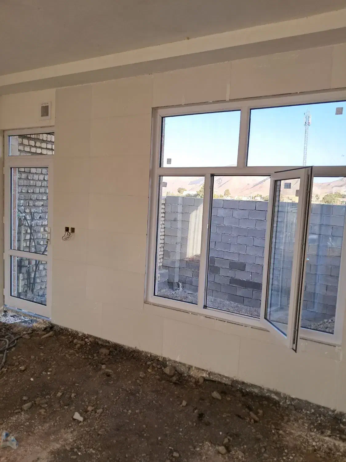 کارگاه درب و پنجره دوجداره Upvc|خدمات پیشه و مهارت|ساوه, |دیوار