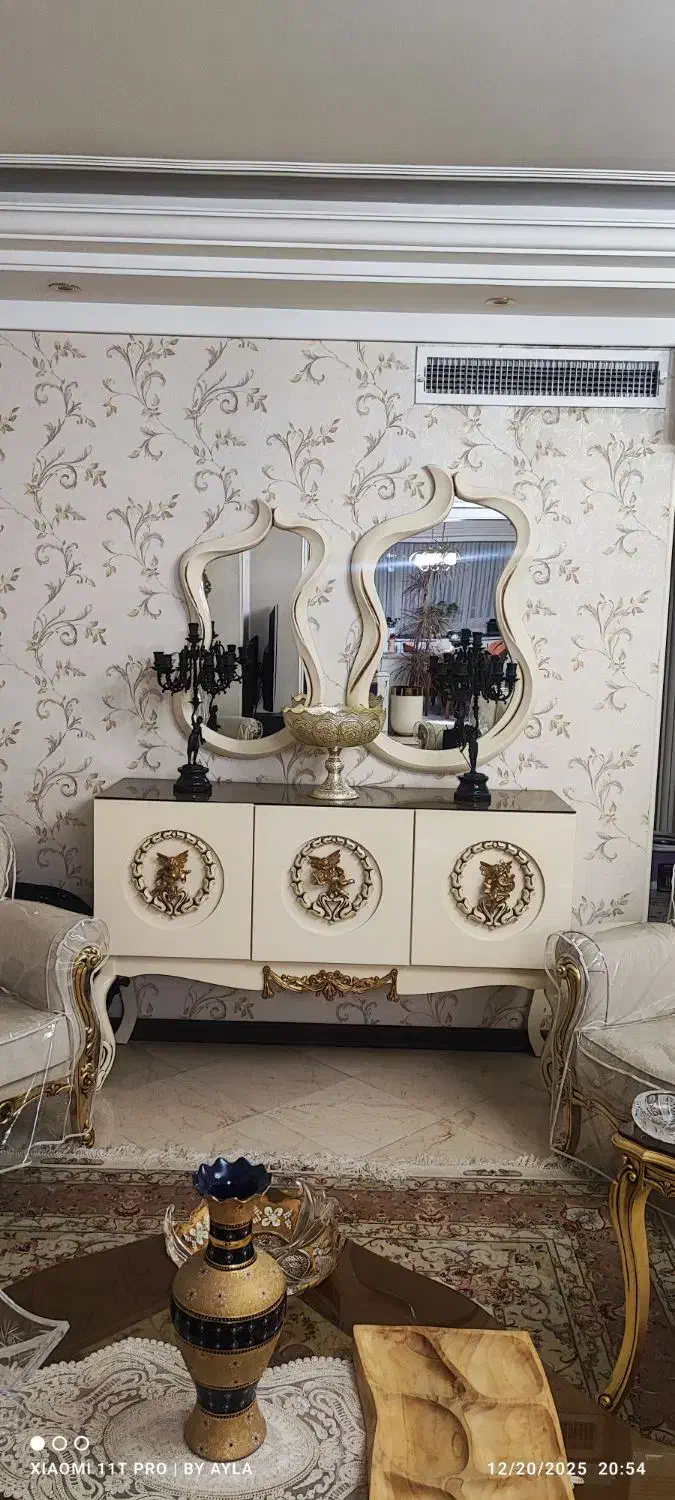 آینه و کنسول چوبی کاملا سالم و در حد نو|بوفه، ویترین، کنسول|تهران, باغ فیض|دیوار