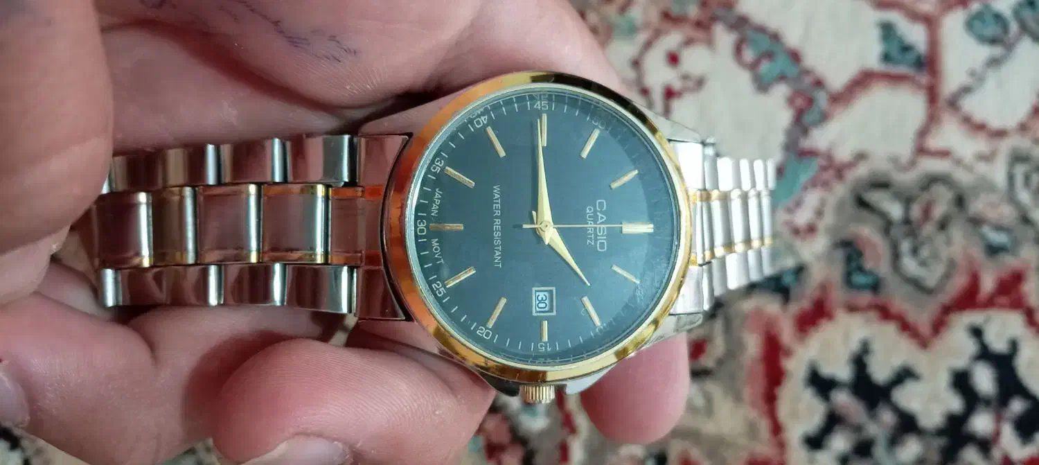 ساعت مچی|ساعت|تهران, میدان ولیعصر|دیوار