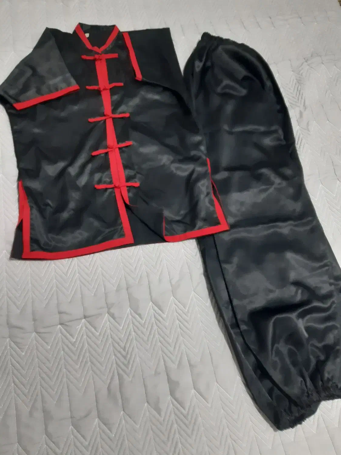 لباس مجلسی|لباس|جم, |دیوار