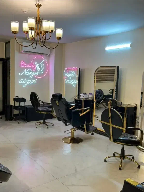 اجاره لاین های آرایشی در تاپ لوکیشن خانه اصفهان|خدمات آرایشگری و زیبایی|اصفهان, خانه اصفهان|دیوار