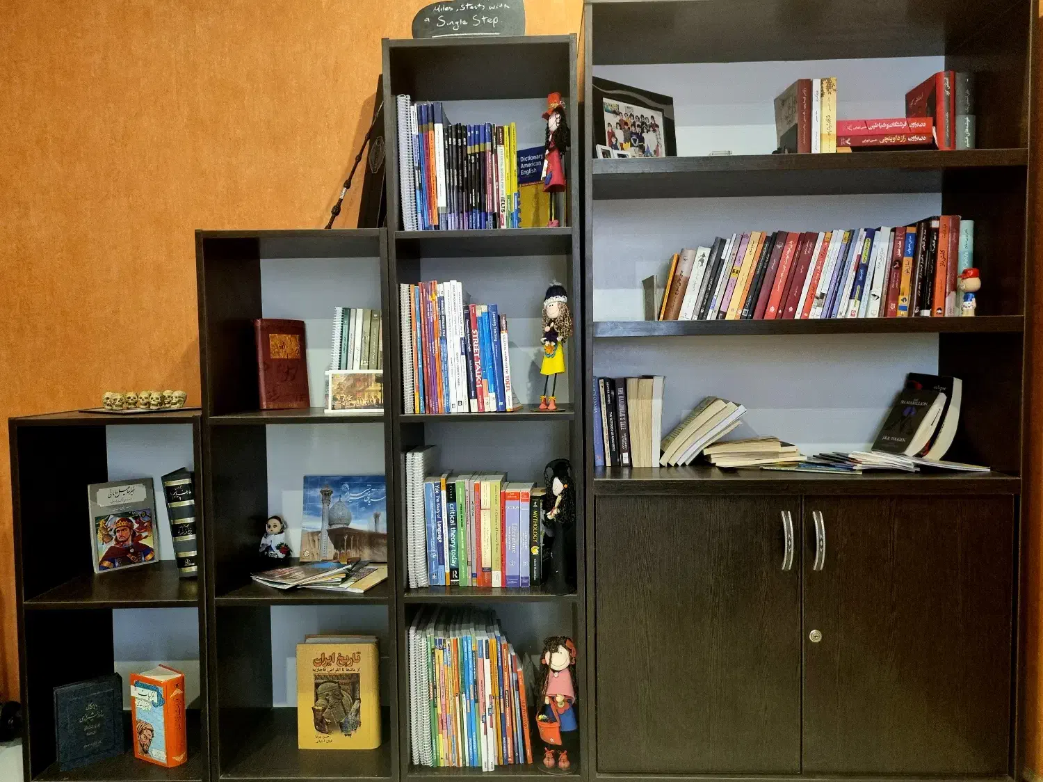 قفسه و کتابخوانه کمد دار|کتابخانه، شلف، قفسه‌های دیواری|شیراز, عفیف‌آباد|دیوار
