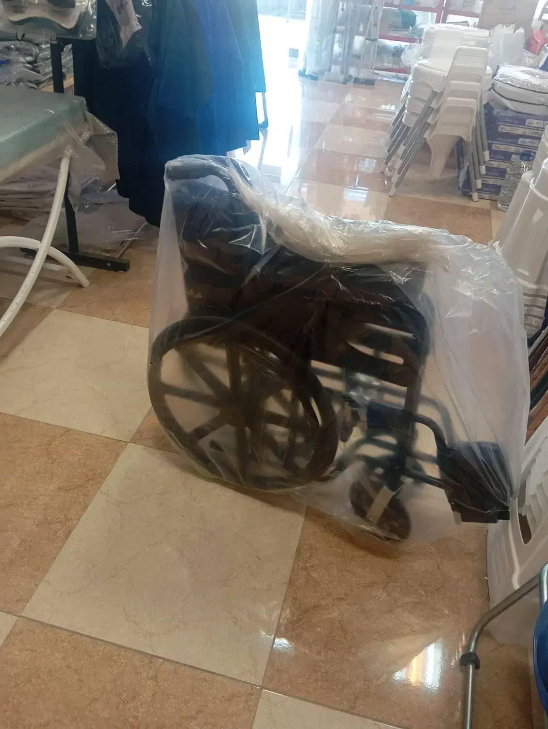 تخت بیمار معاینه و ویلچر و لوازم پزشکی ارتوپدی|پزشکی|اردبیل, |دیوار