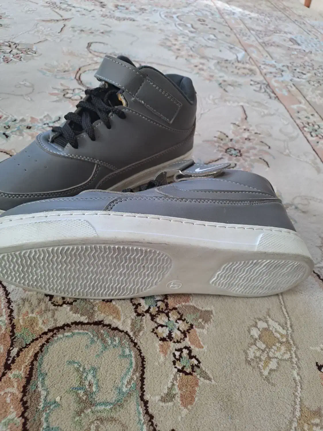 کفش اسپرت نو|کیف، کفش، کمربند|هشتگرد, هشتگرد قدیم|دیوار