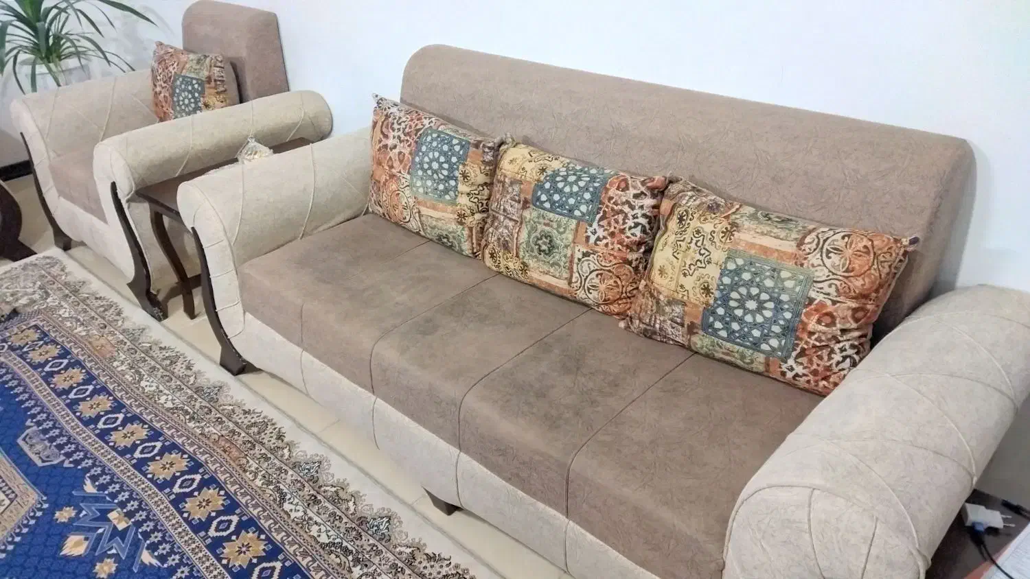 مبل راحتی خیلی تمیز|مبلمان خانگی و میز عسلی|گلبهار, شهر جدید گلبهار|دیوار