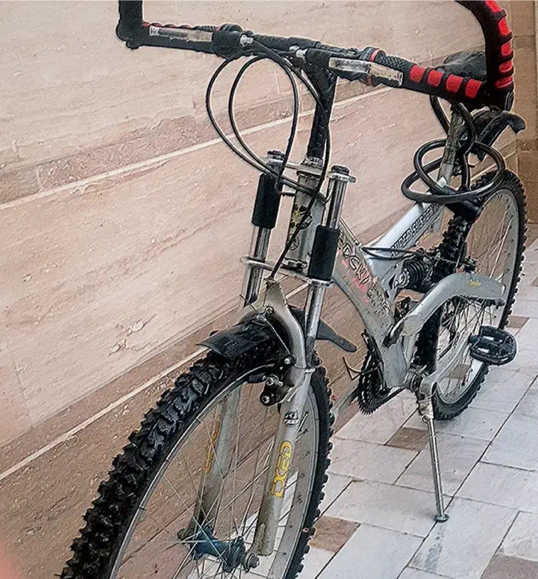 دوچرخه سایز ۲۶ سالم / لاستیک نو/کمک فنر دار|دوچرخه، اسکیت، اسکوتر|قم, باجک دو|دیوار