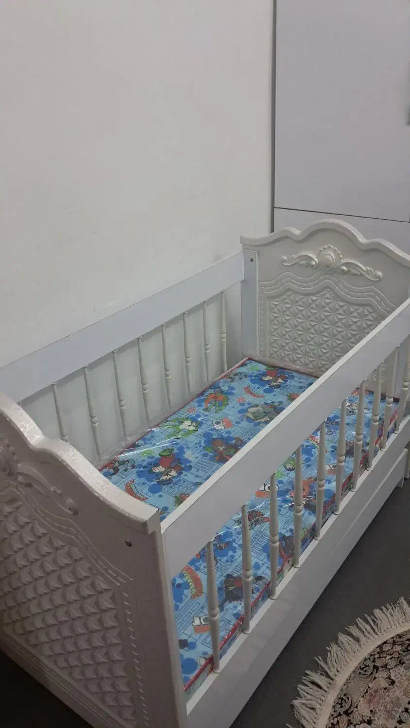 تخت گهواره ای کودک|تخت و سرویس خواب|قم, قلعه کامکار|دیوار