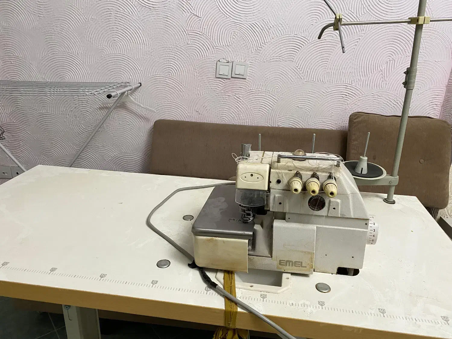 چرخ خیاطی|چرخ خیاطی و ریسندگی|کیش, |دیوار