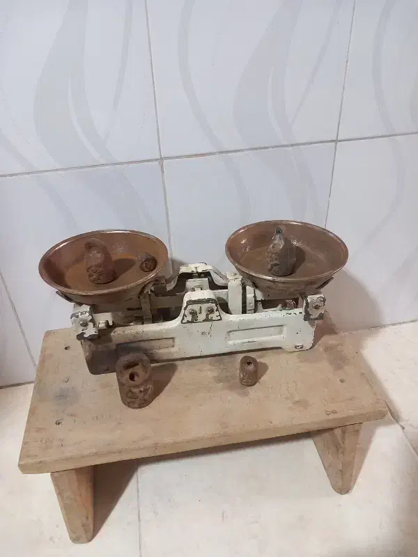 ترازو سنگی یک کیلو گرمی|کلکسیون اشیاء عتیقه|خمینی‌شهر, |دیوار