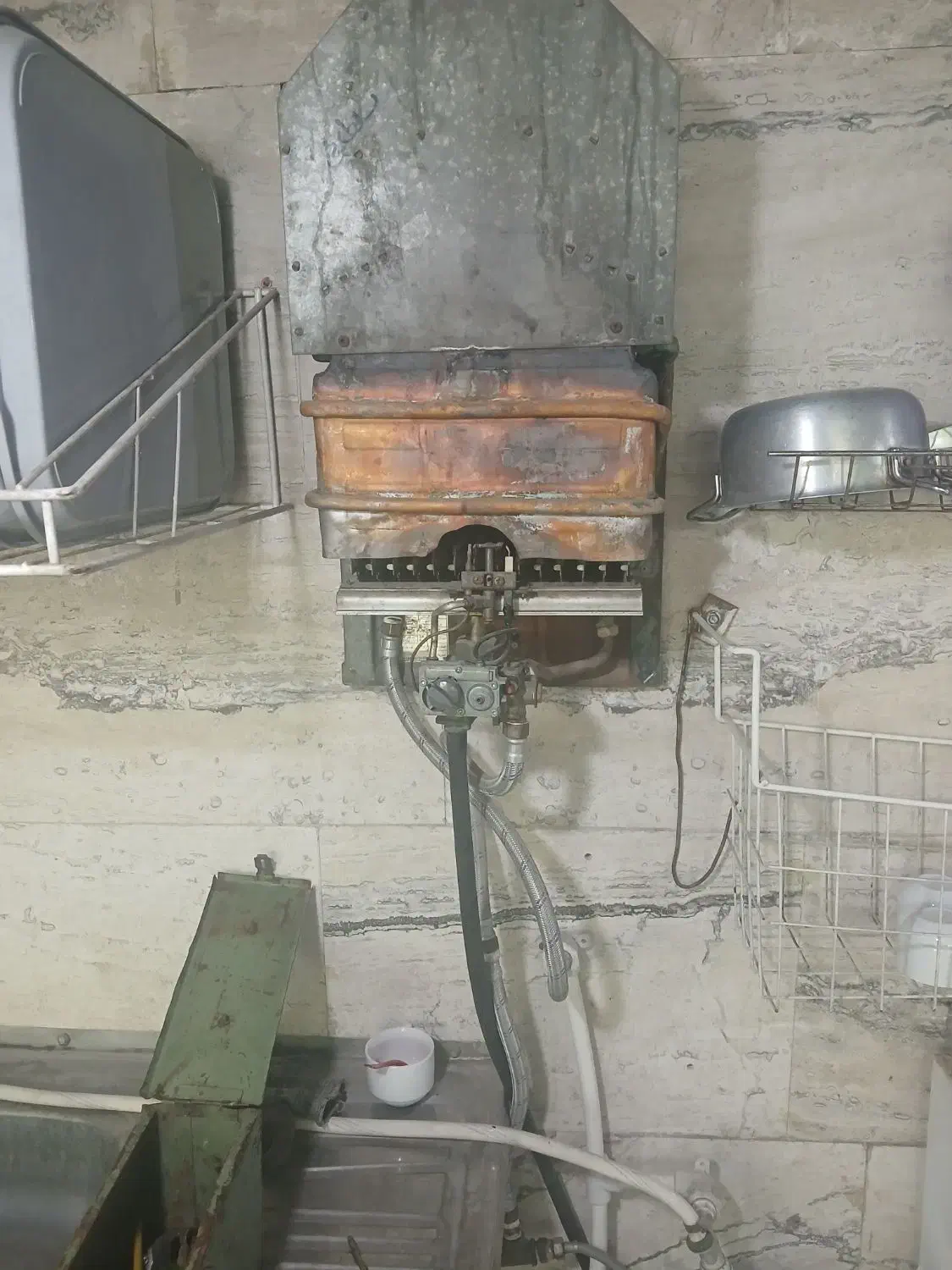 و سرویس آبگرمکن دیواری وبازکردن لوله خروجی|خدمات پیشه و مهارت|مشکین‌دشت, |دیوار