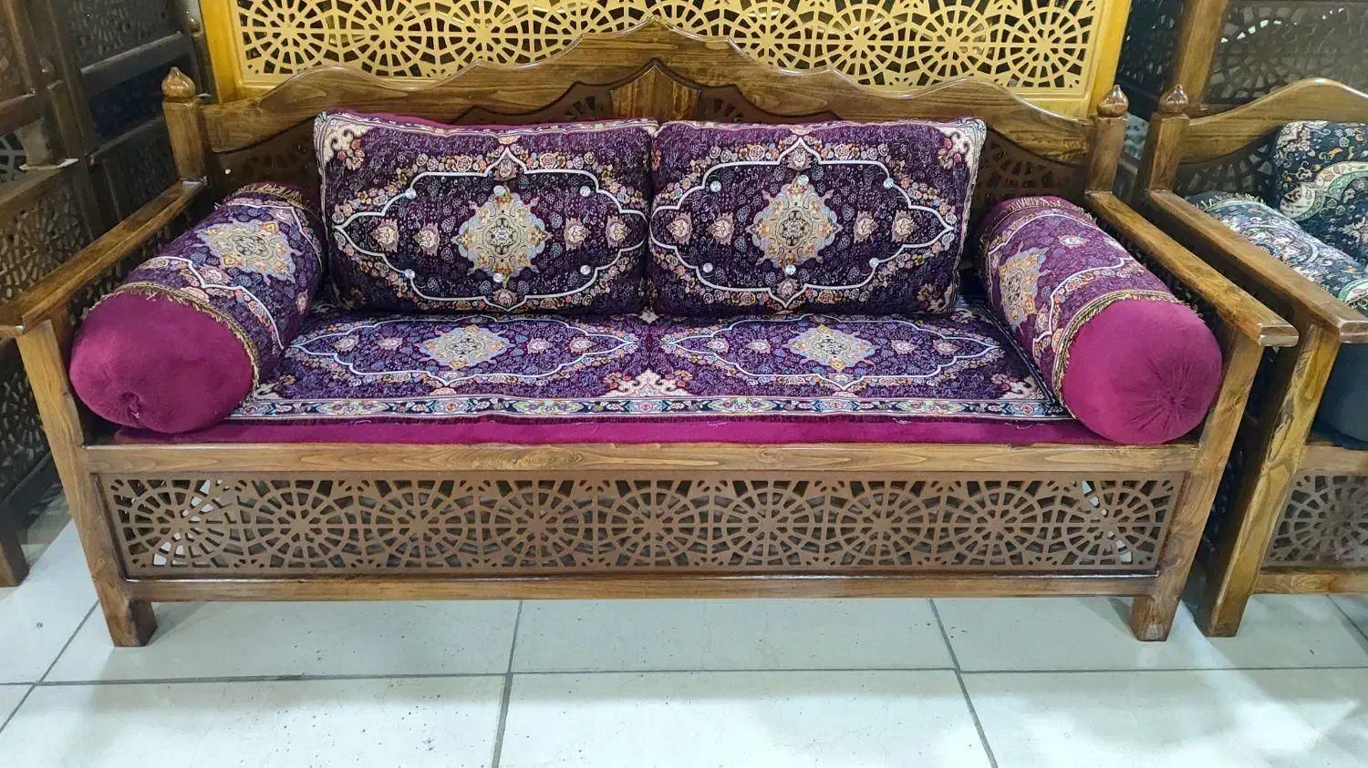 تخت سنتی و مبل سنتی ۲×۷۰|مبلمان خانگی و میز عسلی|اصفهان, نصرآباد|دیوار