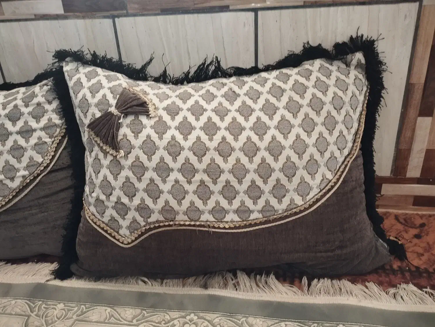 جلد پشتی|پشتی|کازرون, |دیوار