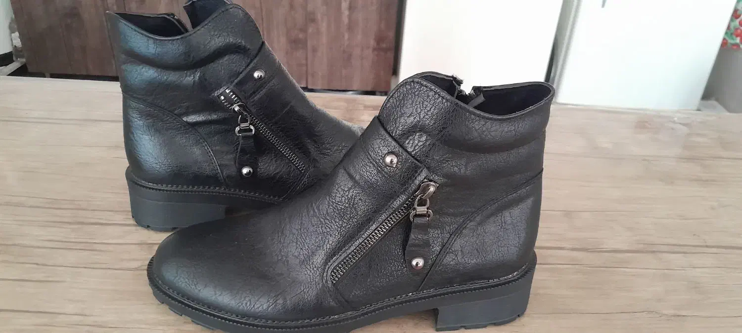 چکمه نیم بوت|کیف، کفش، کمربند|دورود, |دیوار