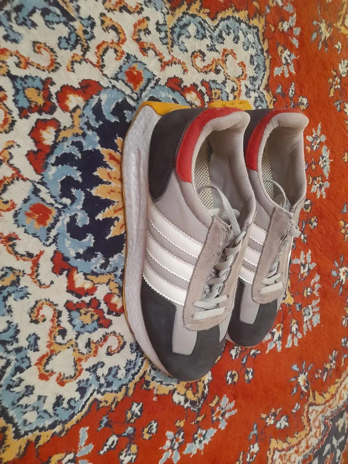 دوجفت کتونی سالم تمیز|کیف، کفش، کمربند|رباط‌کریم, رباط‌کریم|دیوار