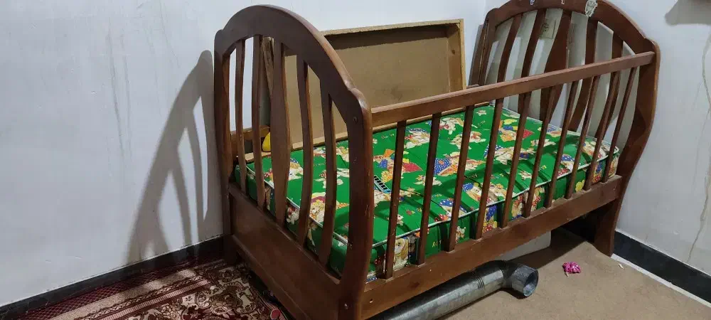 تخت خواب و تشک|تخت و سرویس خواب|کاکی, |دیوار