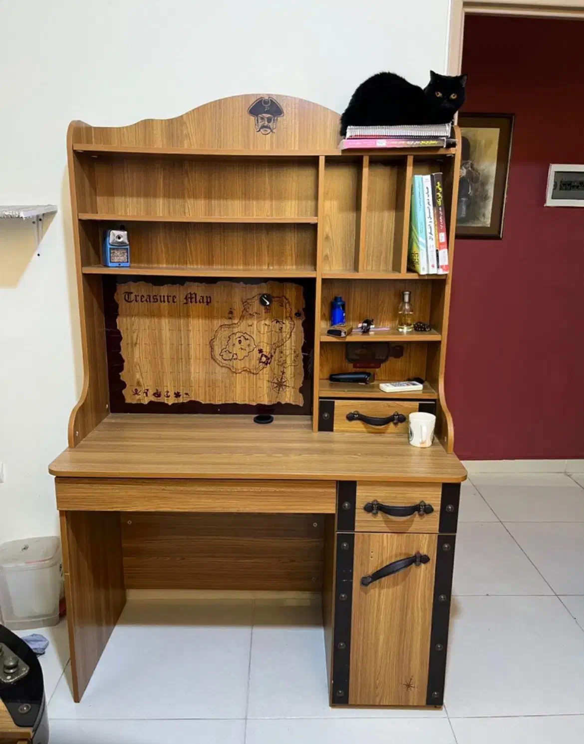 میز تحریر|میز تحریر و کامپیوتر|کیش, |دیوار