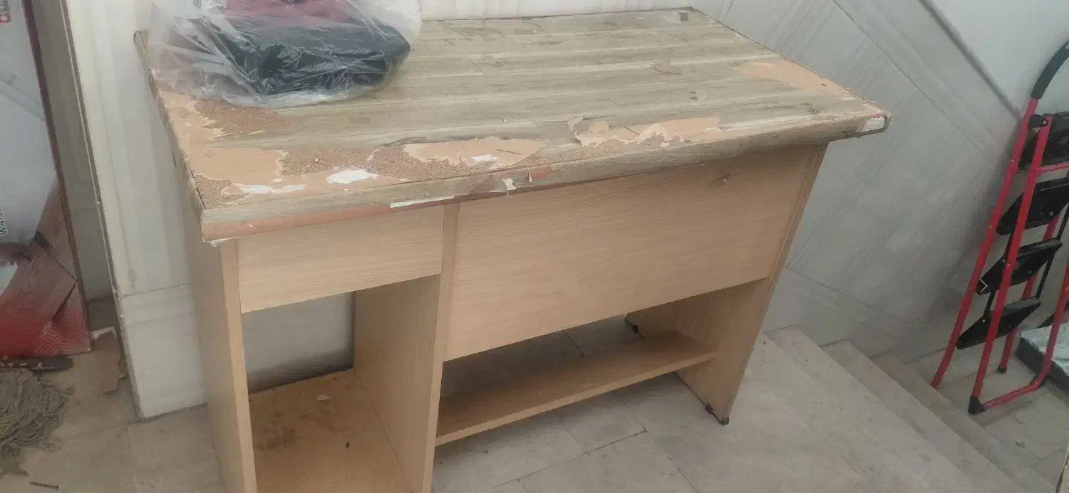 میز تحریر|میز تحریر و کامپیوتر|قم, انسجام|دیوار