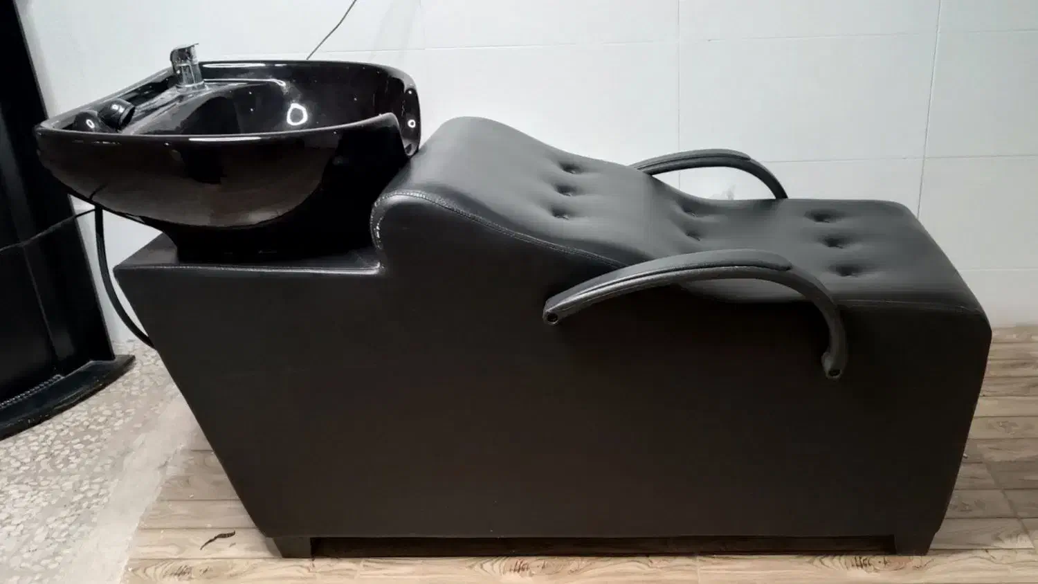 سرشور و میز پیشخوان|آرایشگاه و سالن‌های زیبایی|بزینه رود, |دیوار