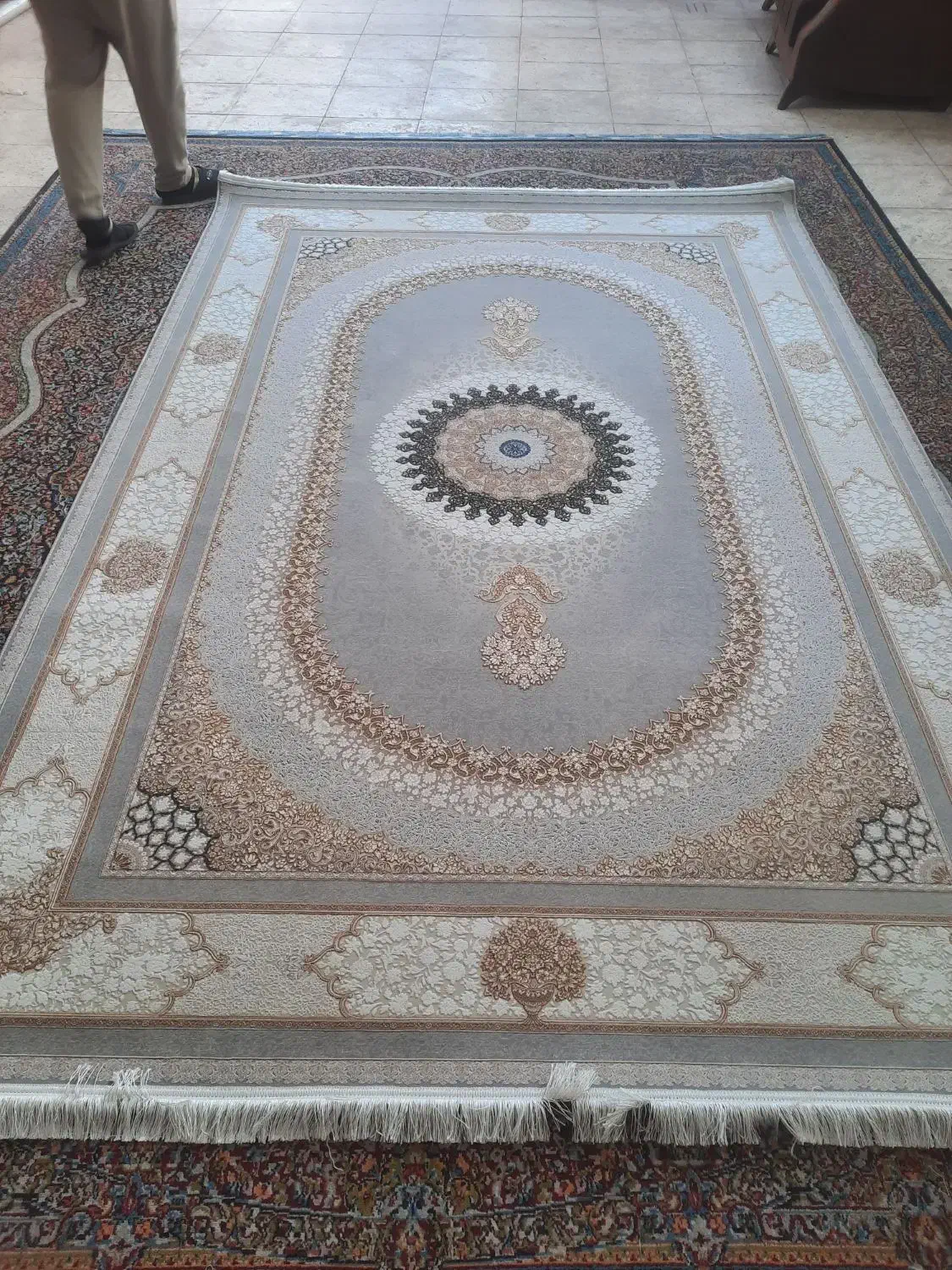 دوعدد قالی گلبرجسته نو|فرش|زرند, |دیوار