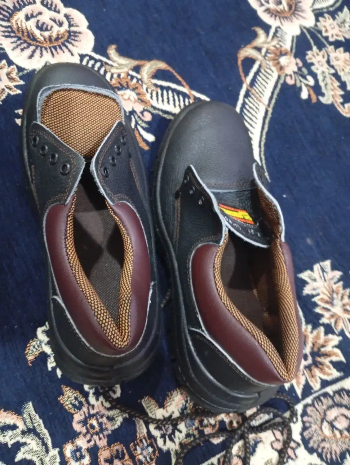 دوجفت کفش کار|کیف، کفش، کمربند|پرند, فاز ۵|دیوار