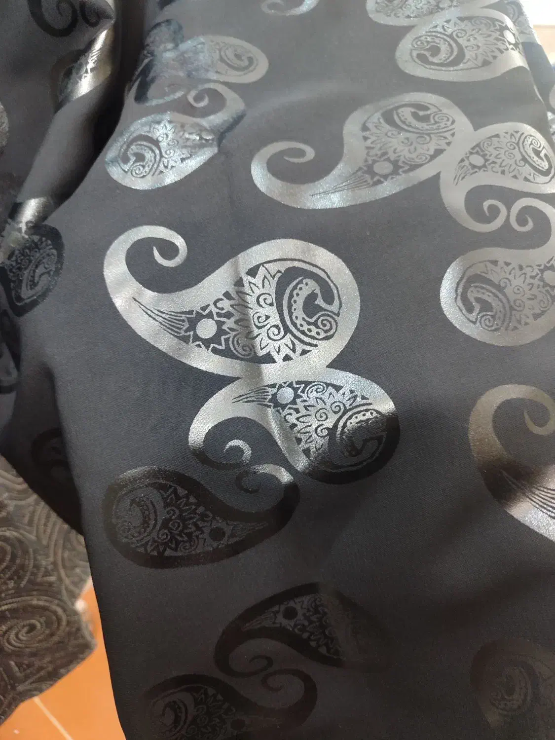 پارچه چادری|لباس|قم, شهر قائم|دیوار