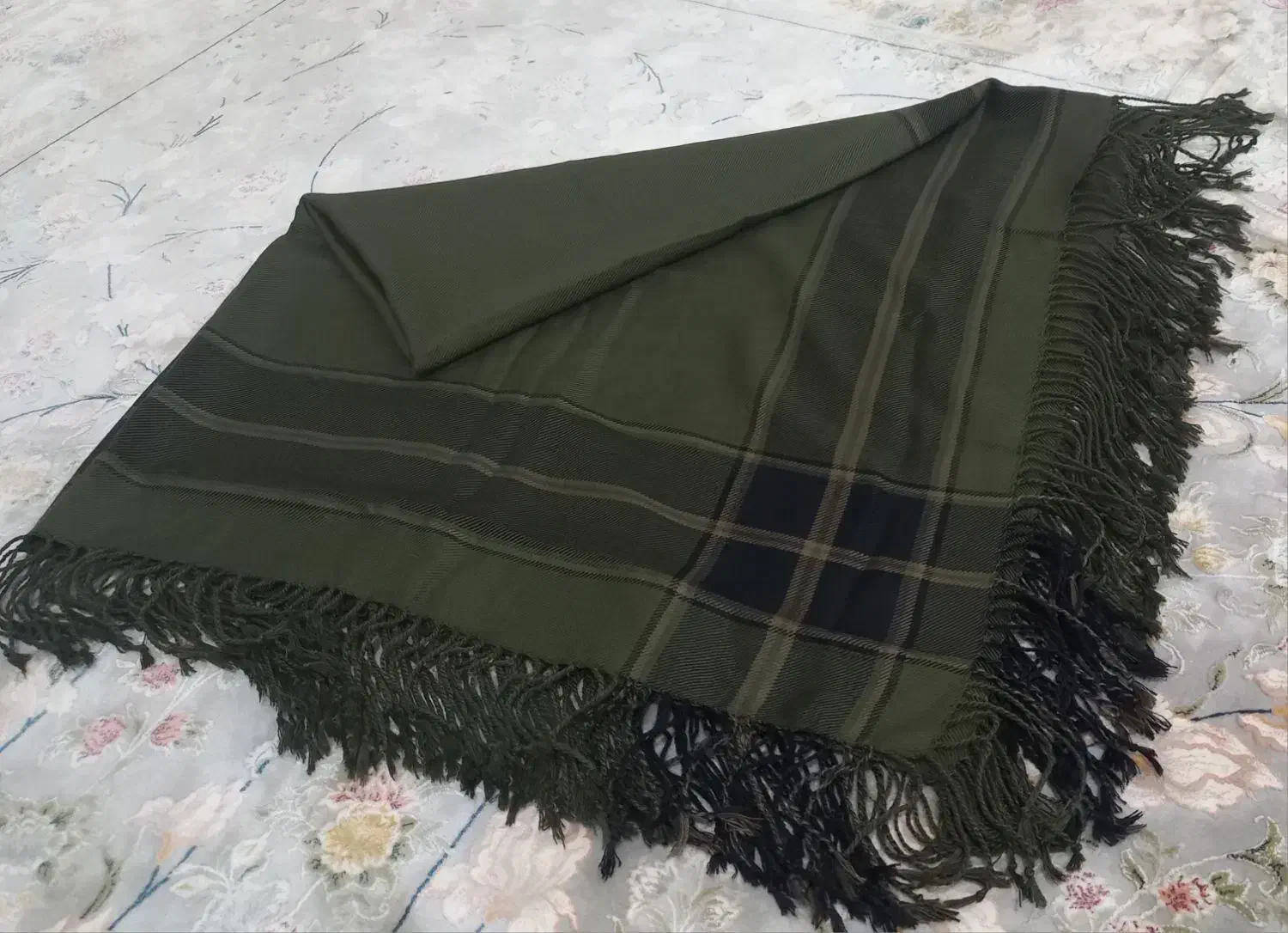 شال گردن|لباس|بانه, |دیوار