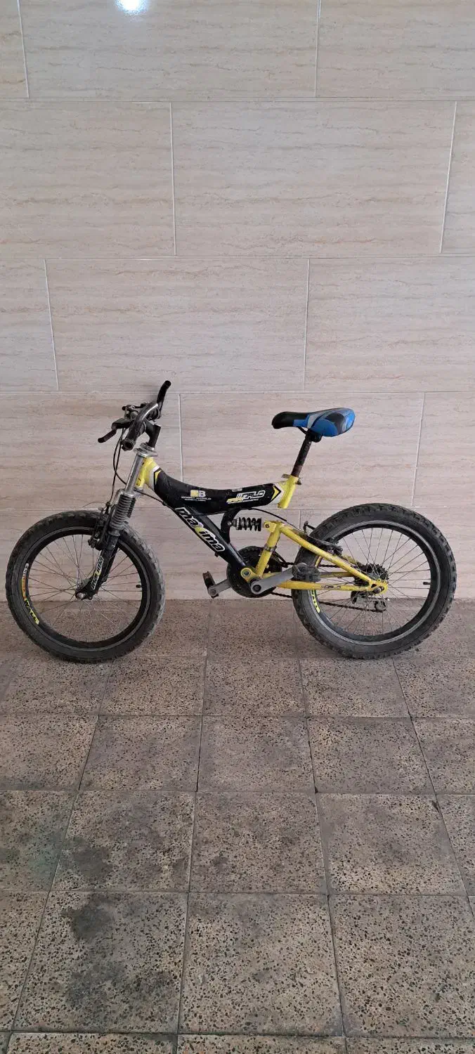 دو عدد دوچرخه ۲۰ و۱۶|دوچرخه، اسکیت، اسکوتر|ری, شهادت|دیوار