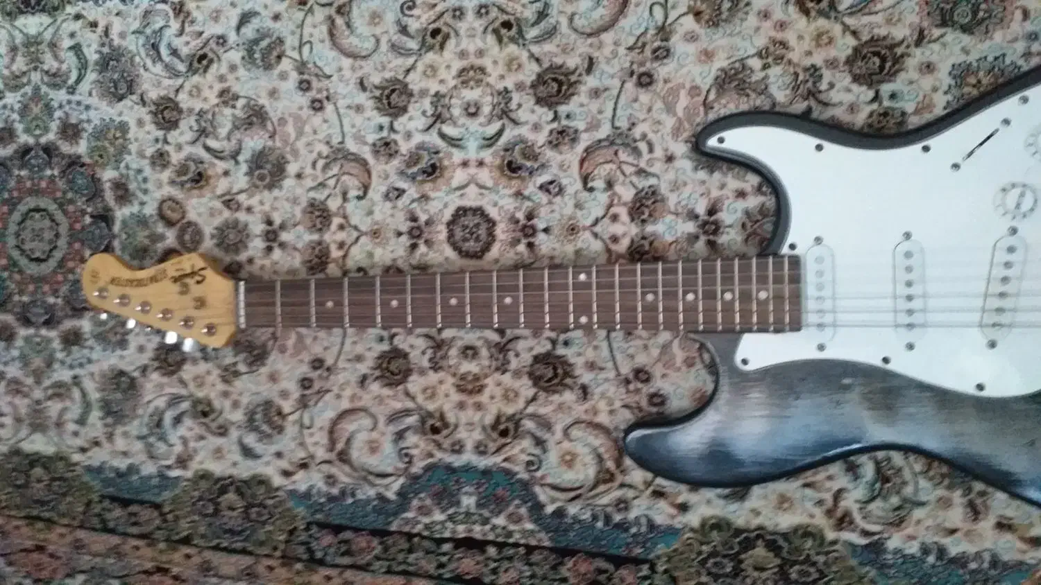 گیتار الکتریک|گیتار، بیس، امپلیفایر|تبریز, |دیوار