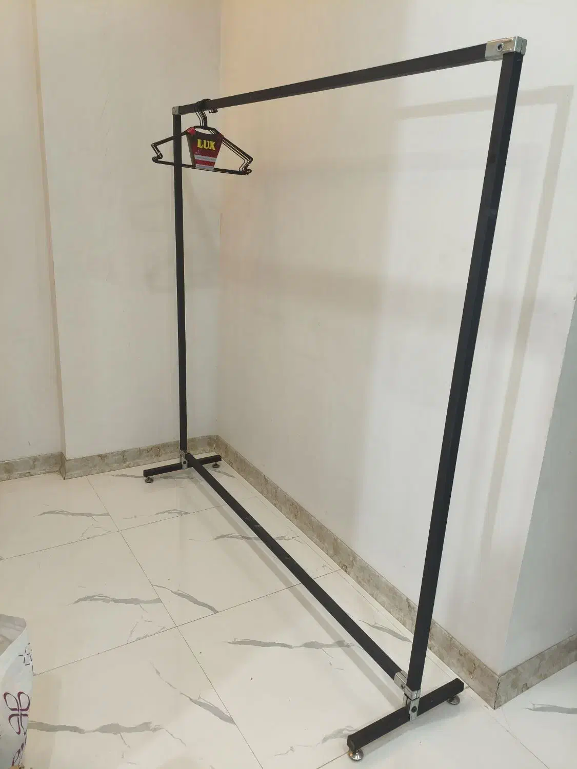 رگال لباس|بندرخت و رختآویز|پاکدشت, پاکدشت (مامازند)|دیوار