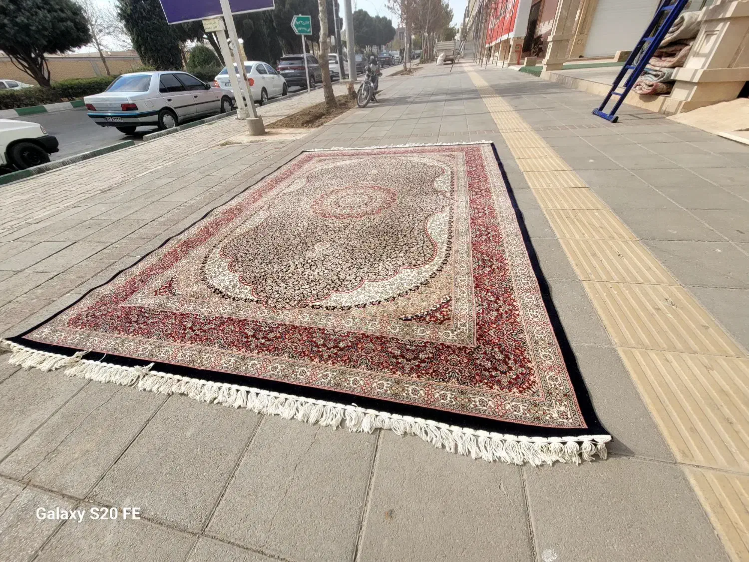 فرش ۹ متری ۷۰۰ کارکرده|فرش|گلبهار, شهر جدید گلبهار|دیوار