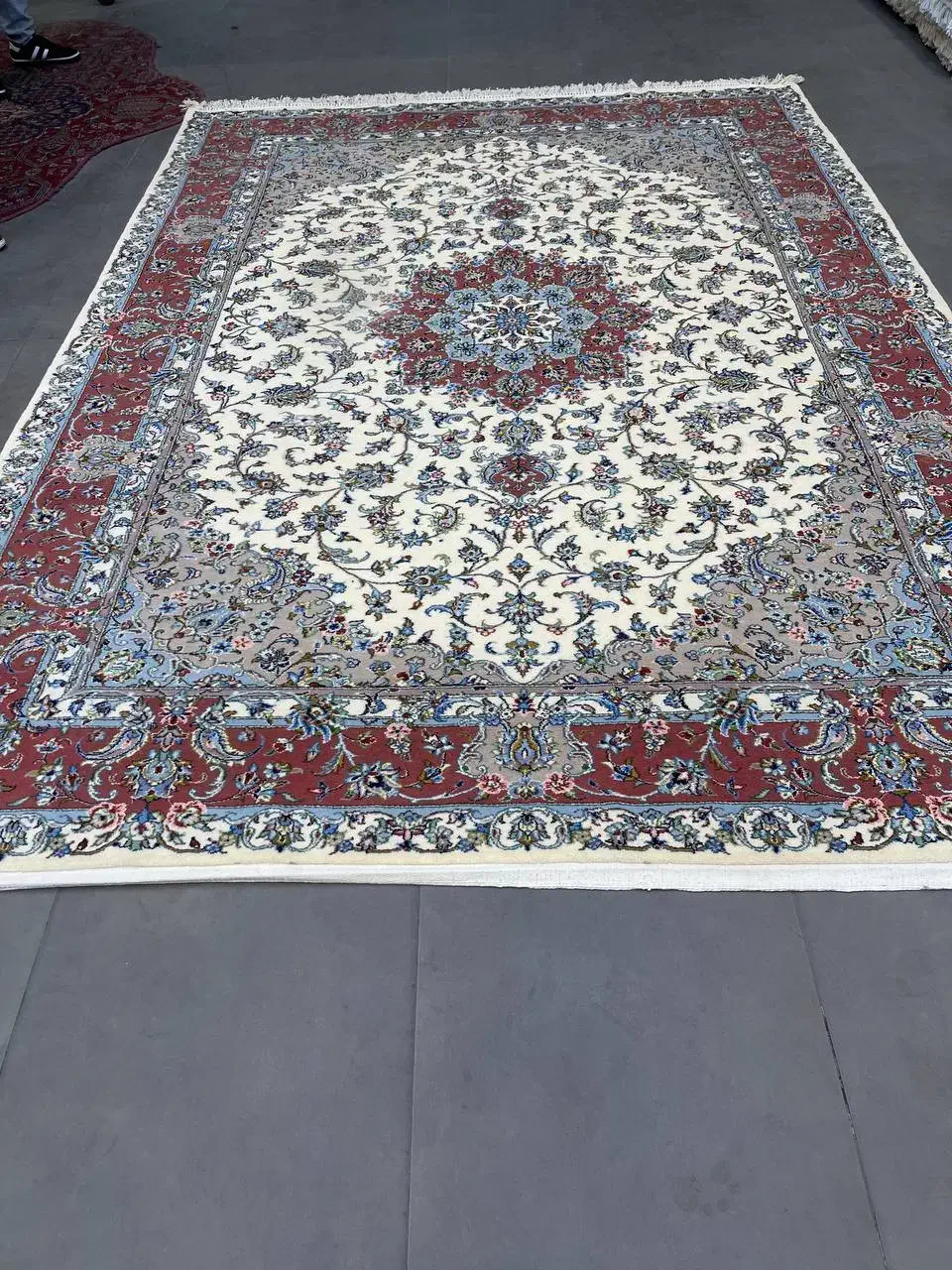 فرش دستباف جفت ۹ متری تقدیسی اعلای کاشان|فرش|مشکین‌دشت, |دیوار