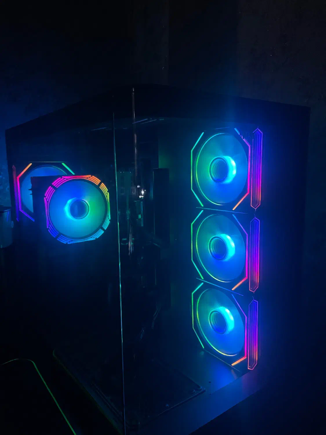 کیس گیمینگ و رندرینگ آکواریومی خفن|رایانه رومیزی|تبریز, |دیوار