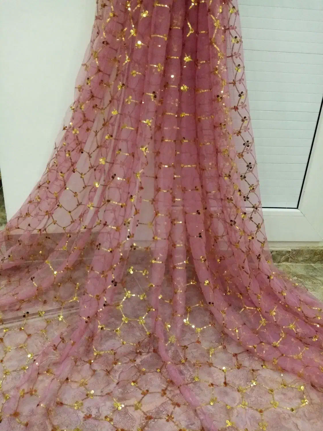 چند قواره پارچه مجلسی|لباس|آبدانان, |دیوار