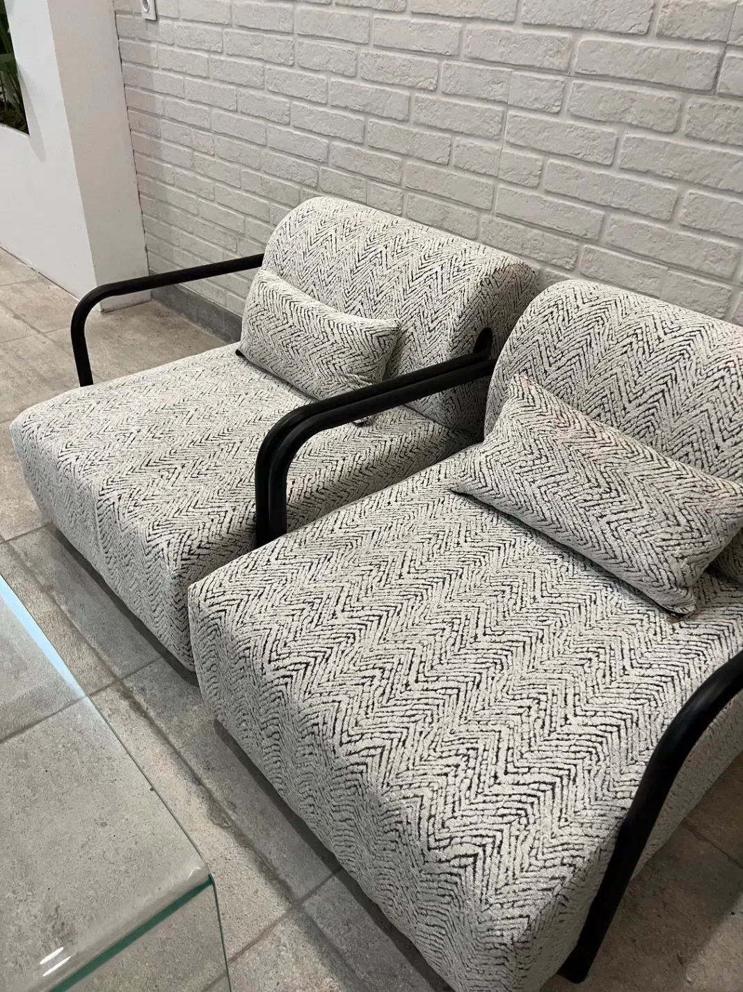 دوعدد مبل و میز شیشه ای|مبلمان خانگی و میز عسلی|قزوین, |دیوار