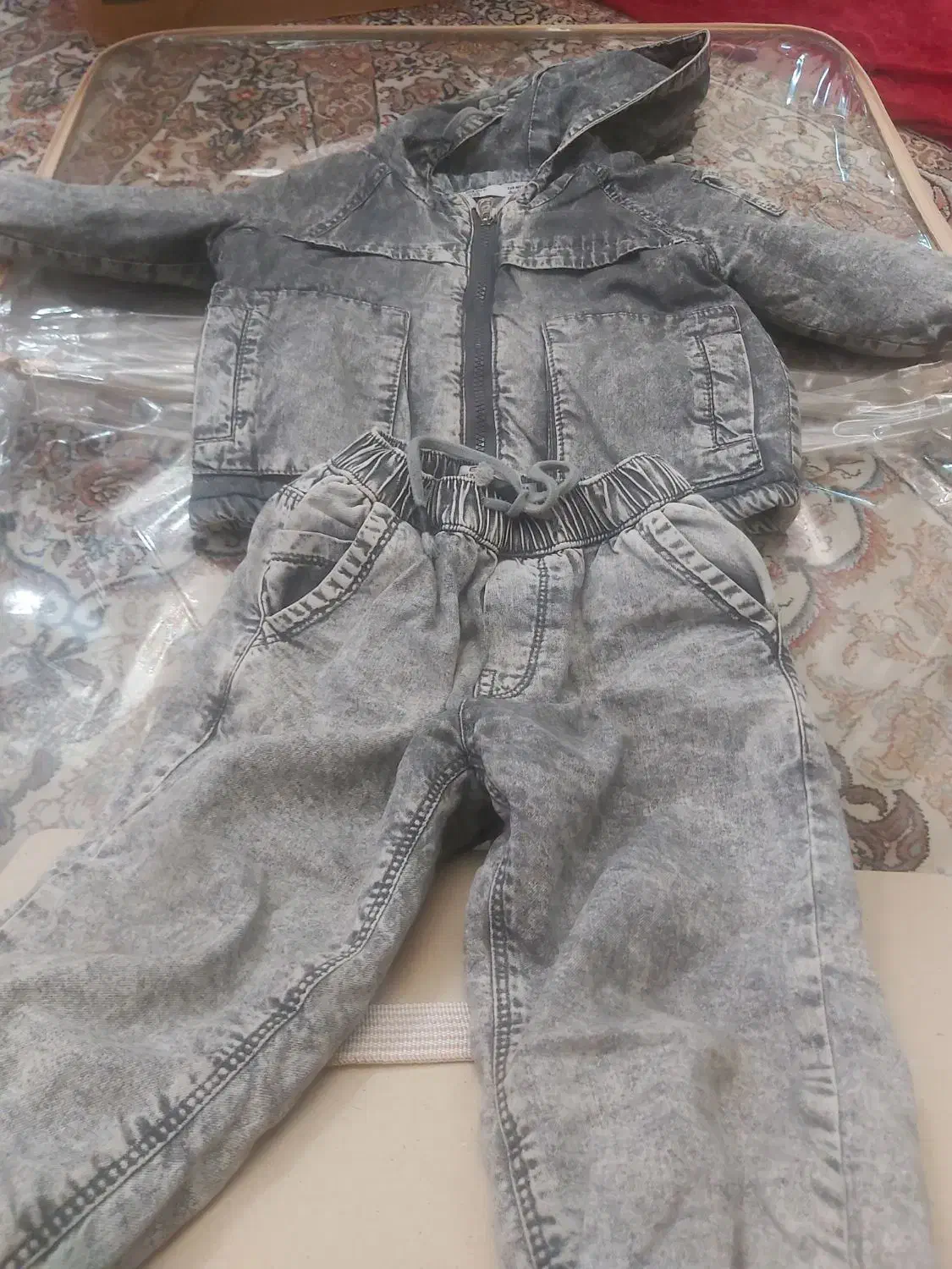 لباس بچه|کفش و لباس بچه|اندیشه, اندیشه فاز ۱|دیوار